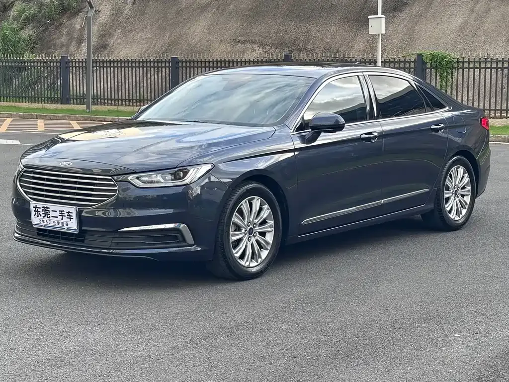 Ford Taurus — фото 1