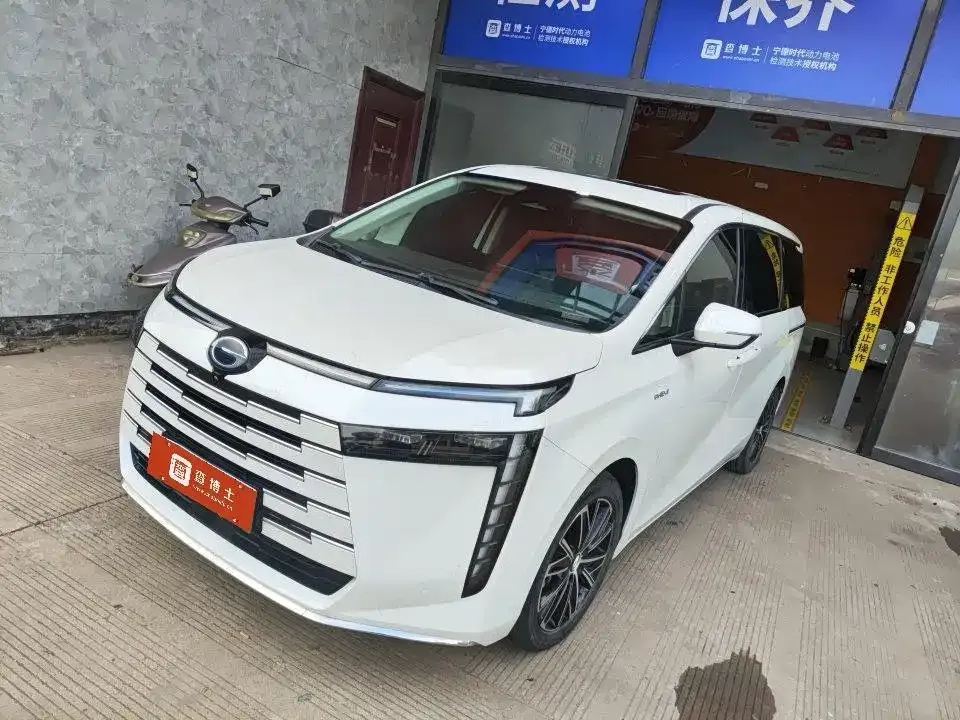 GAC Motor Trumpchi E8 PHEV — фото 1