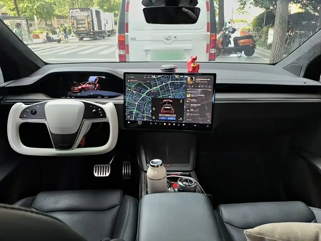 Tesla Model X — фото 9