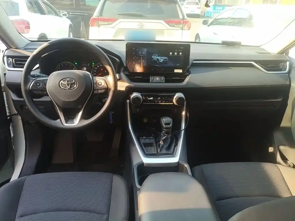 Toyota RAV4 — фото 7