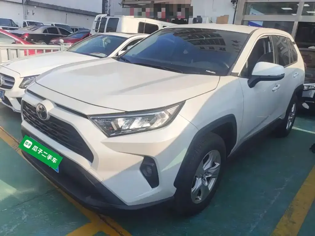 Toyota RAV4 — фото 4