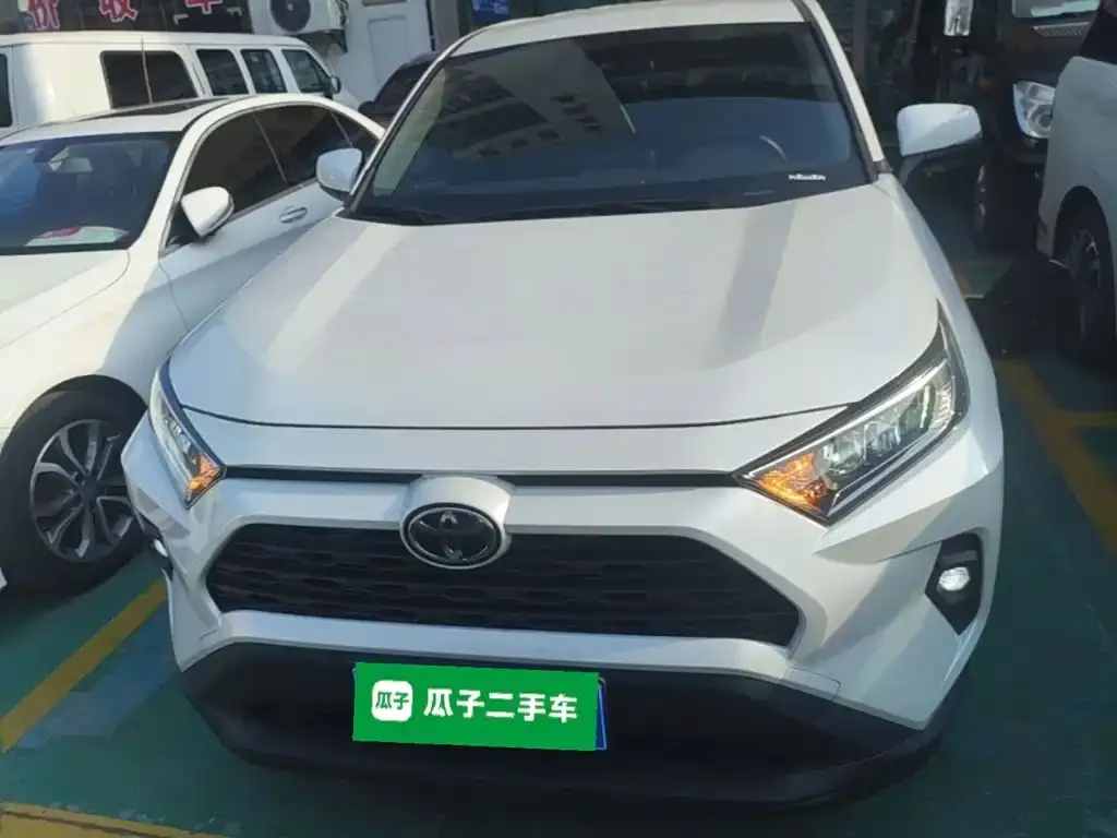 Toyota RAV4 — фото 3