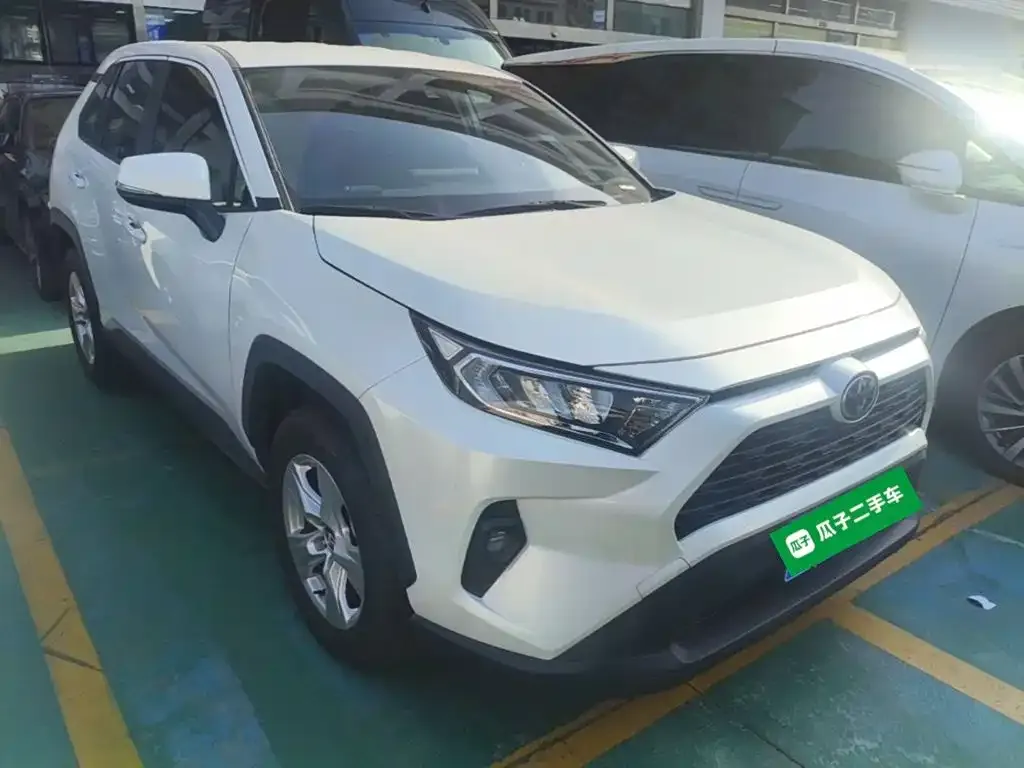 Toyota RAV4 — фото 2