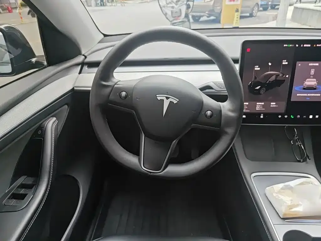 Tesla Model Y — фото 9
