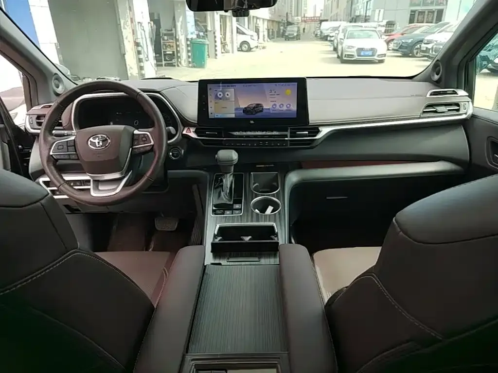 Toyota Granvia — фото 8