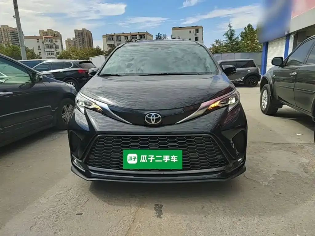 Toyota Granvia — фото 2