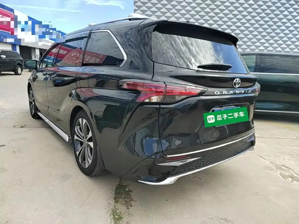 Toyota Granvia — фото 10
