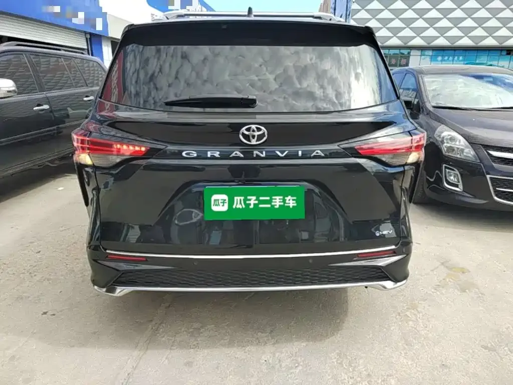 Toyota Granvia — фото 9