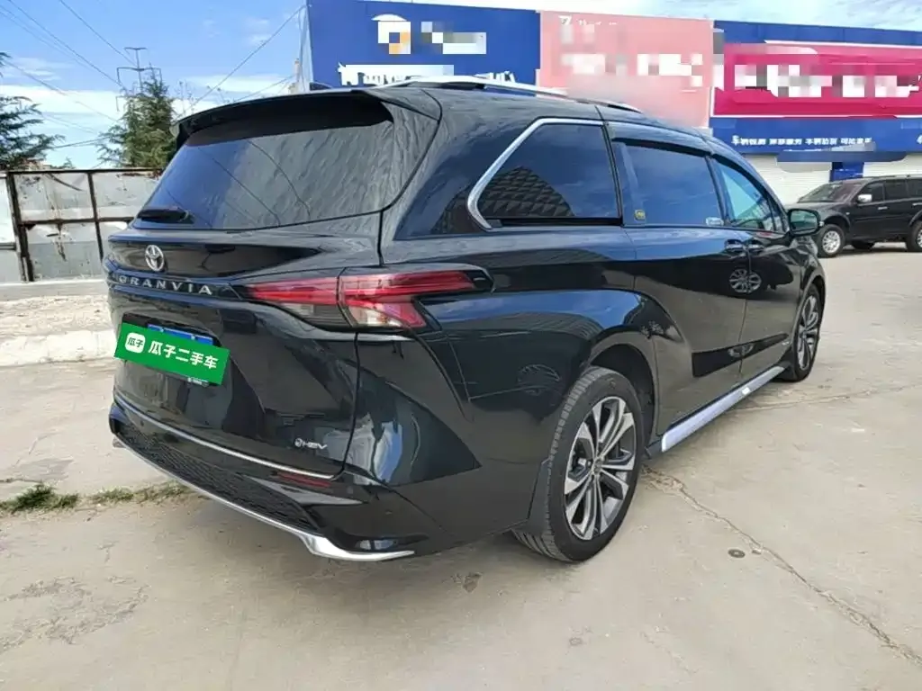 Toyota Granvia — фото 7