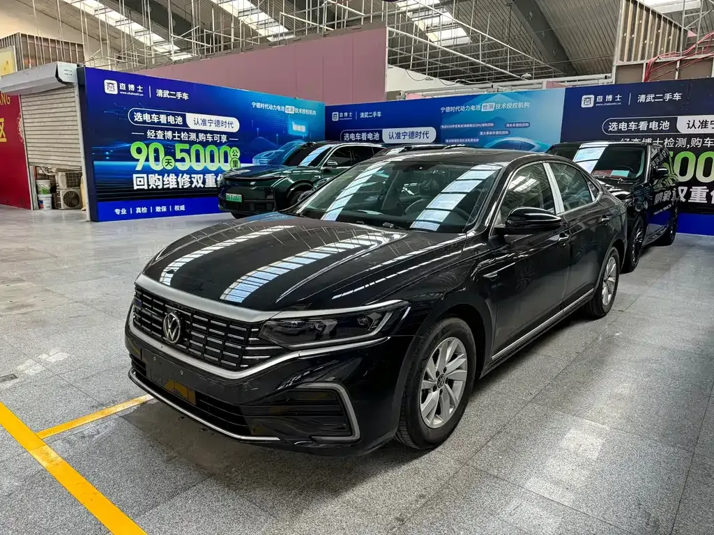 Volkswagen Passat PHEV — фото 1