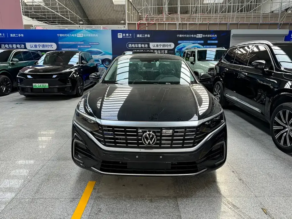 Volkswagen Passat PHEV — фото 10