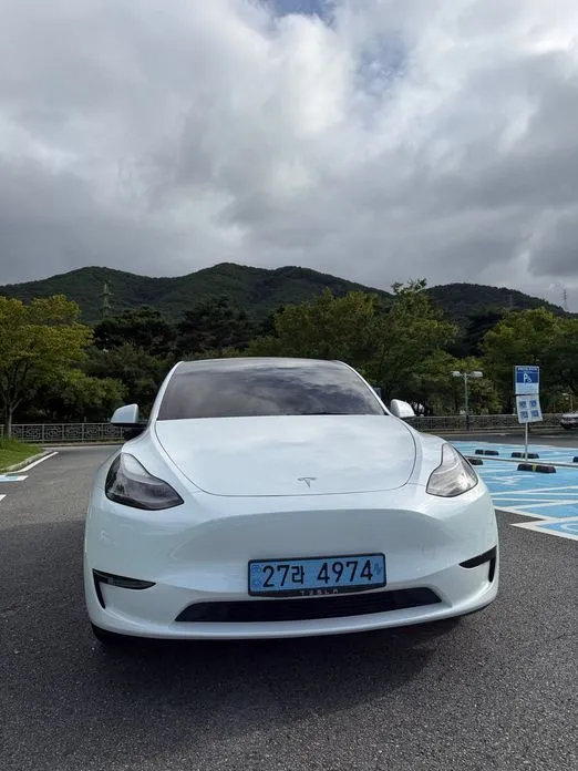 Tesla Model Y — фото 1
