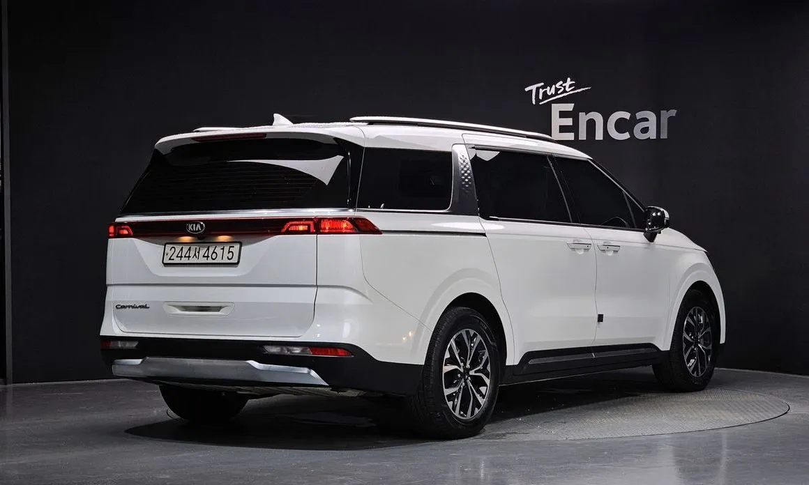 Kia Carnival — фото 5
