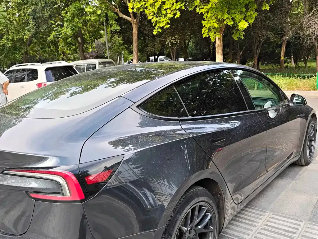 Tesla Model 3 — фото 10