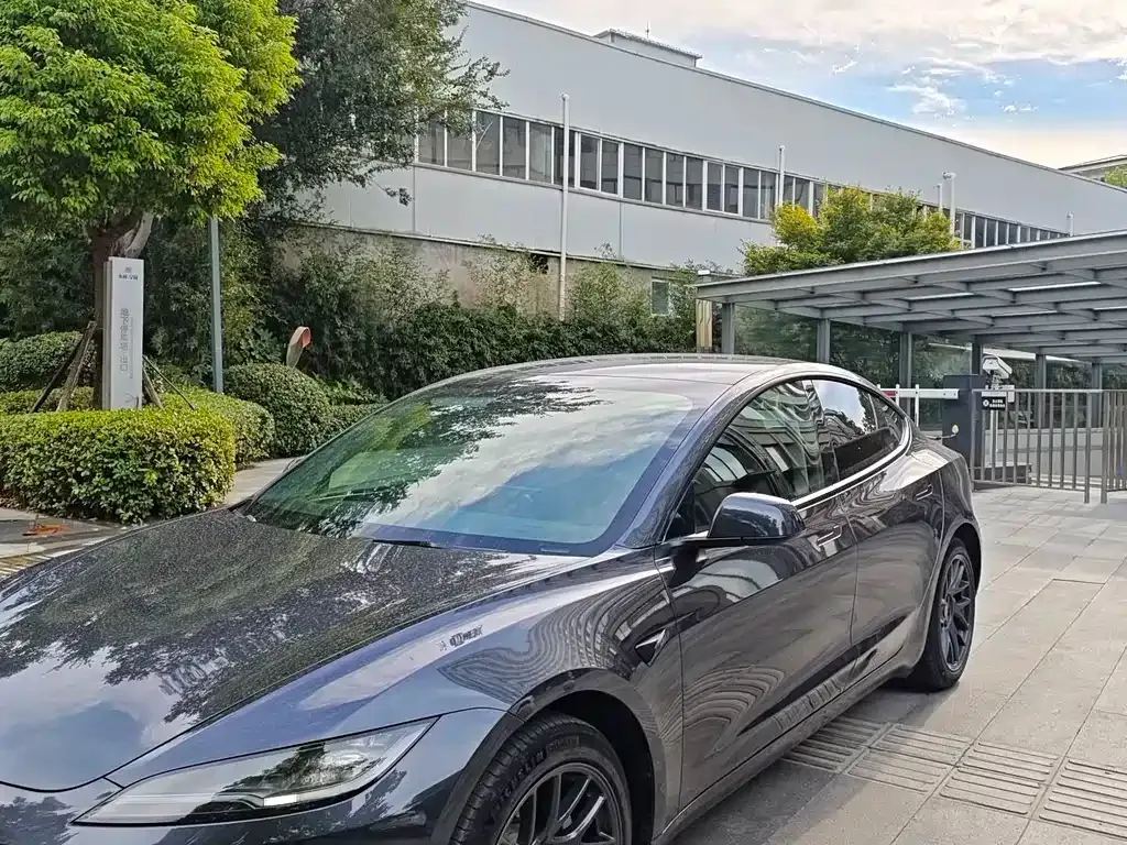 Tesla Model 3 — фото 8