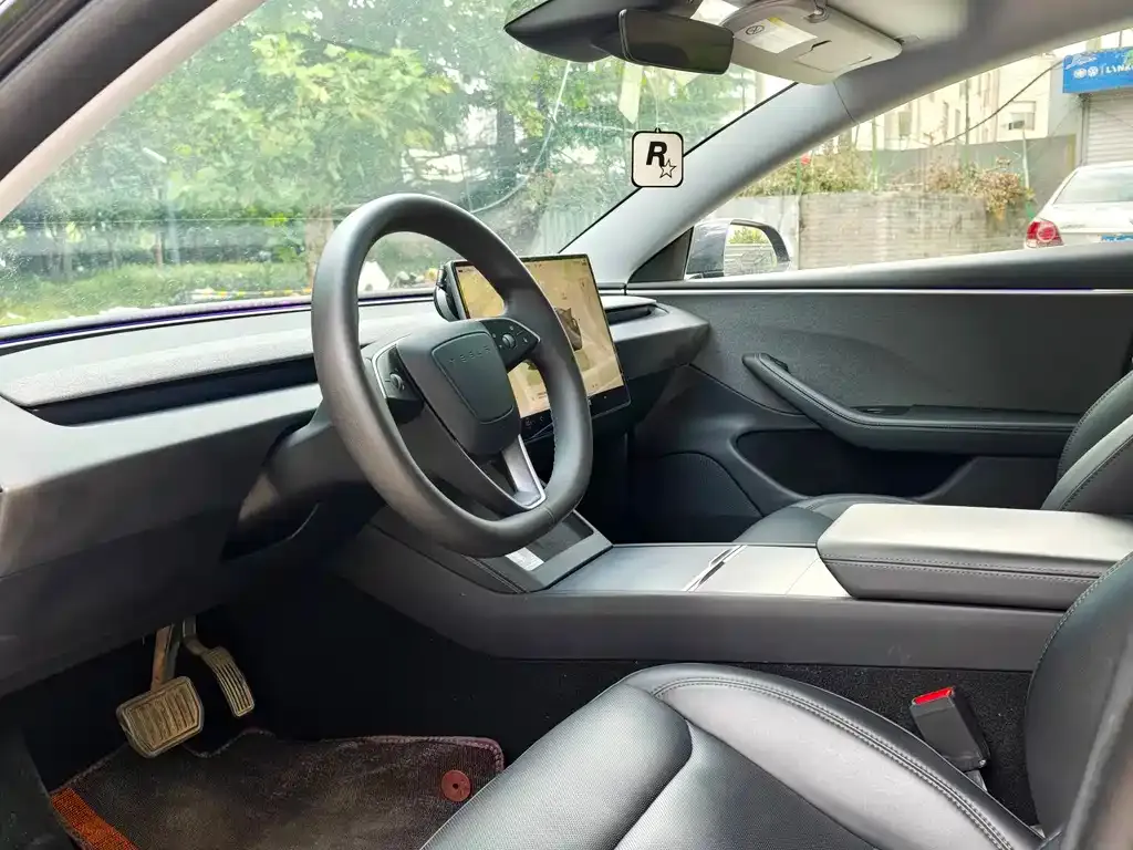 Tesla Model 3 — фото 5