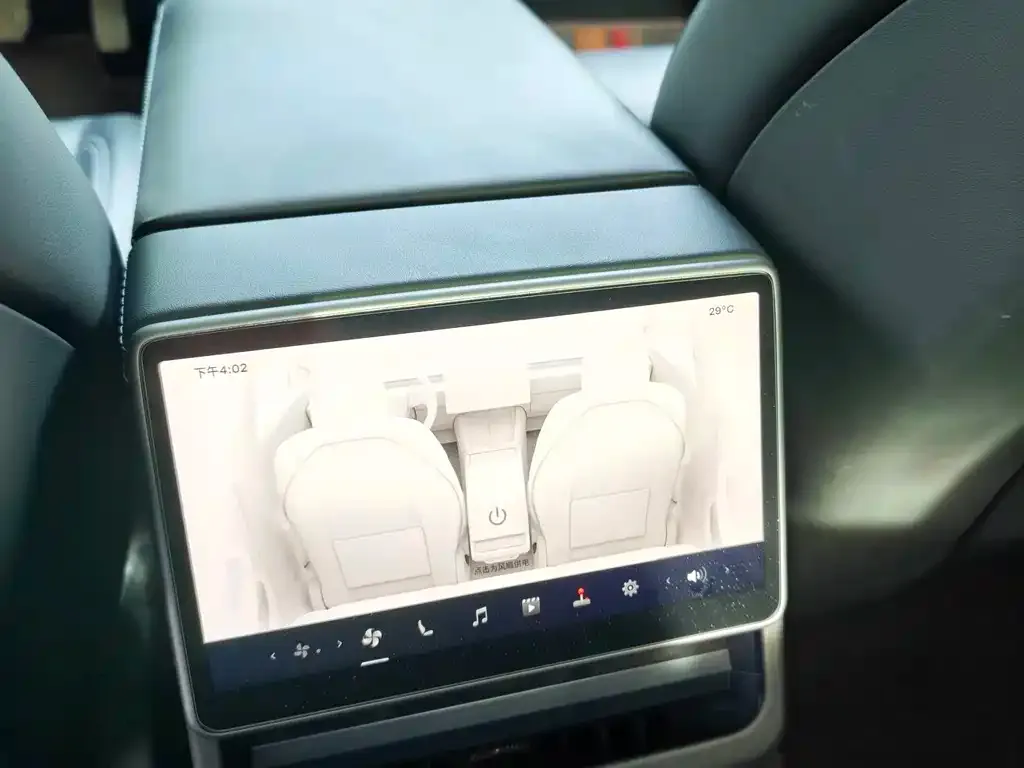 Tesla Model 3 — фото 2