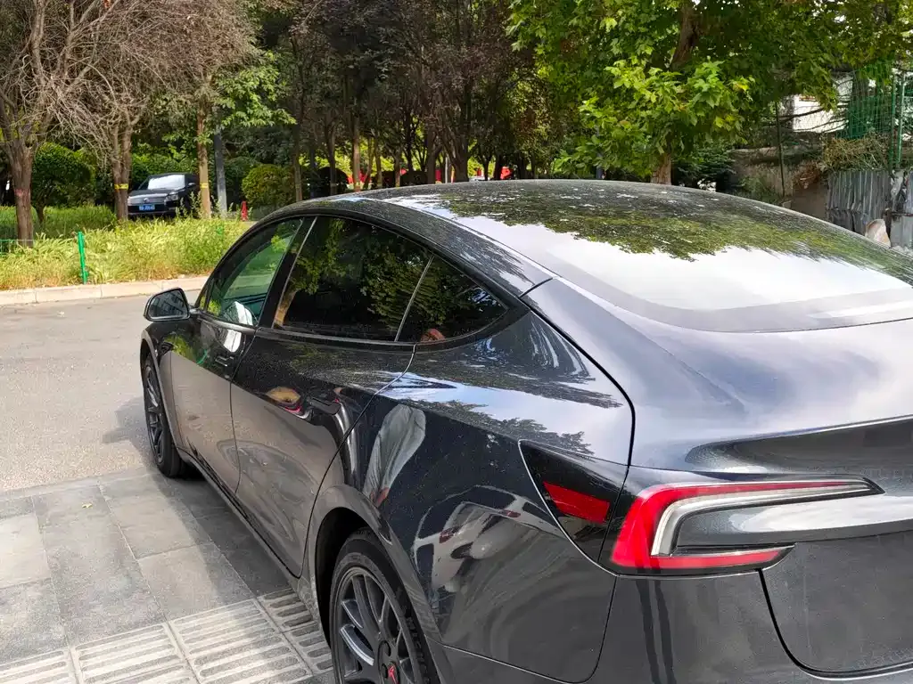 Tesla Model 3 — фото 7