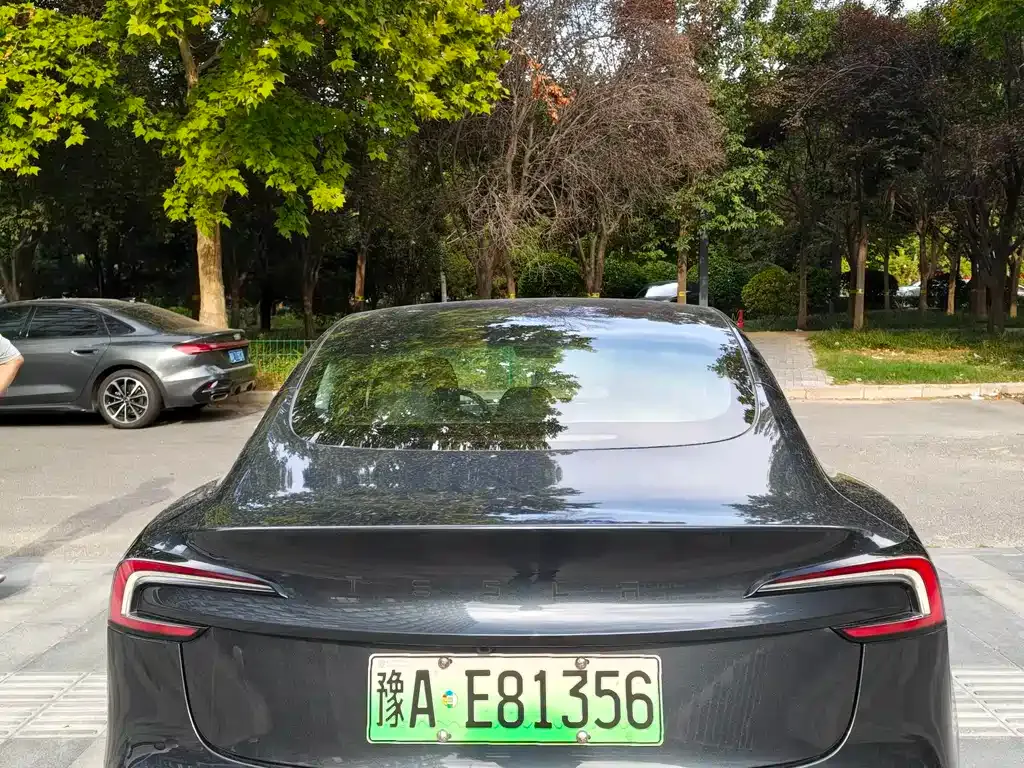 Tesla Model 3 — фото 9