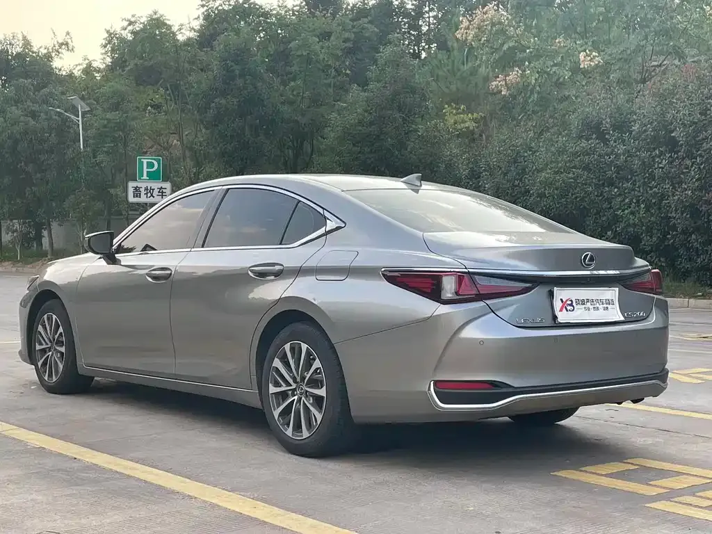 Lexus ES — фото 8