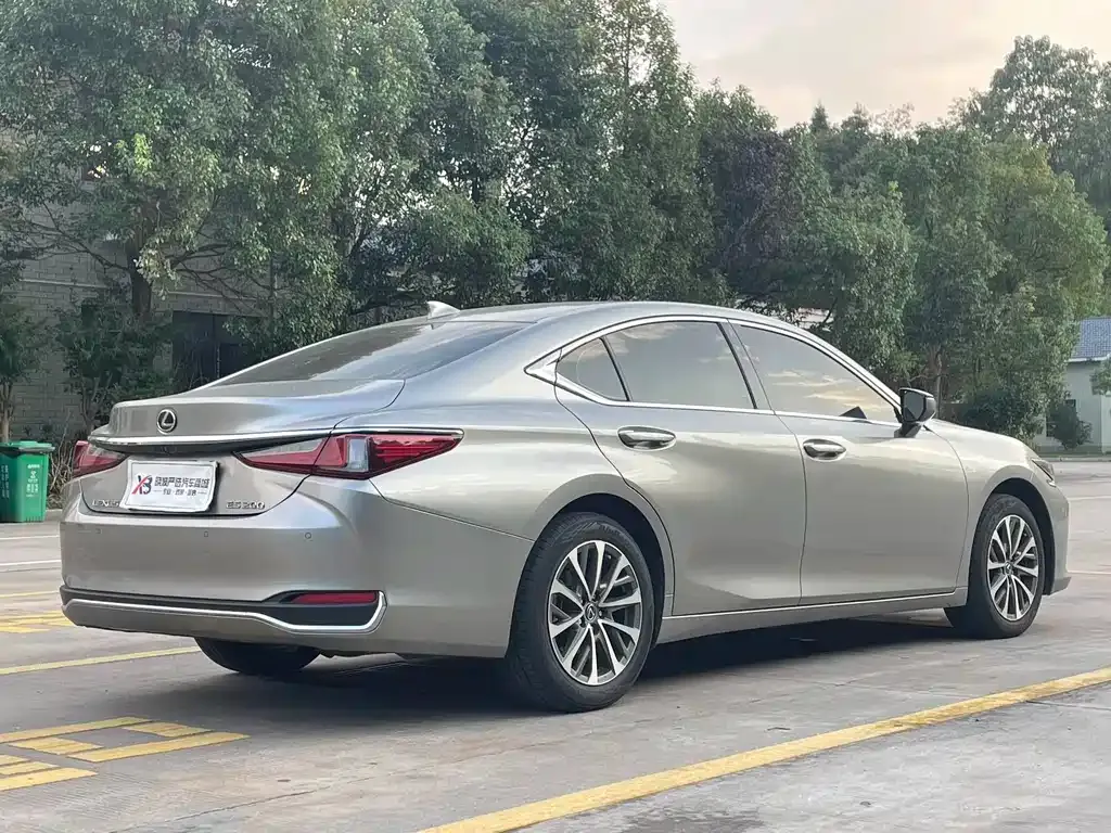 Lexus ES — фото 6