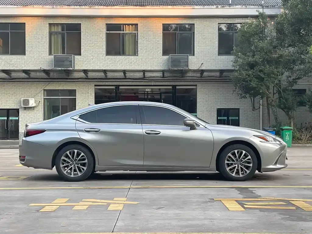 Lexus ES — фото 5