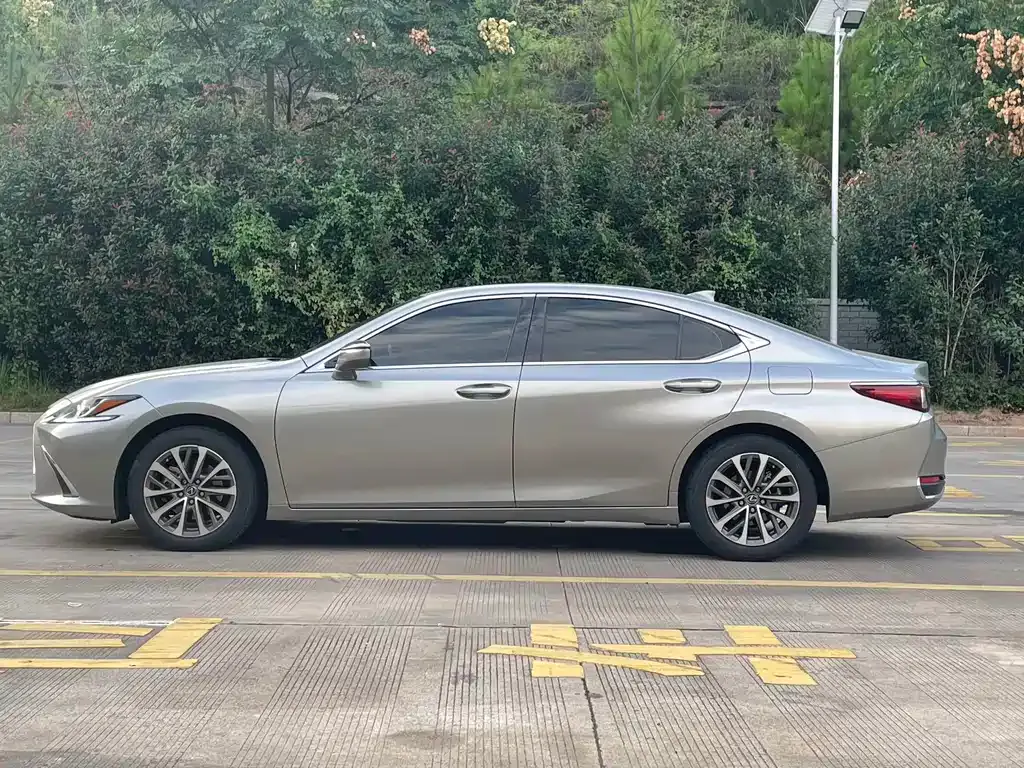 Lexus ES — фото 9