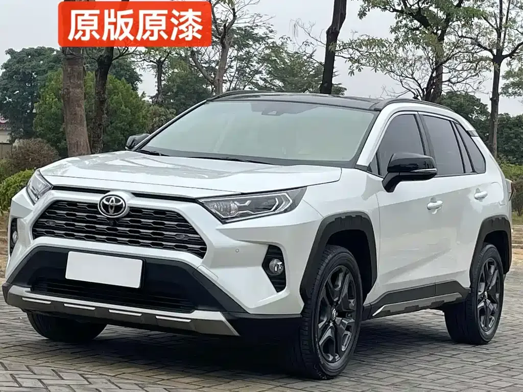 Toyota RAV4 — фото 1