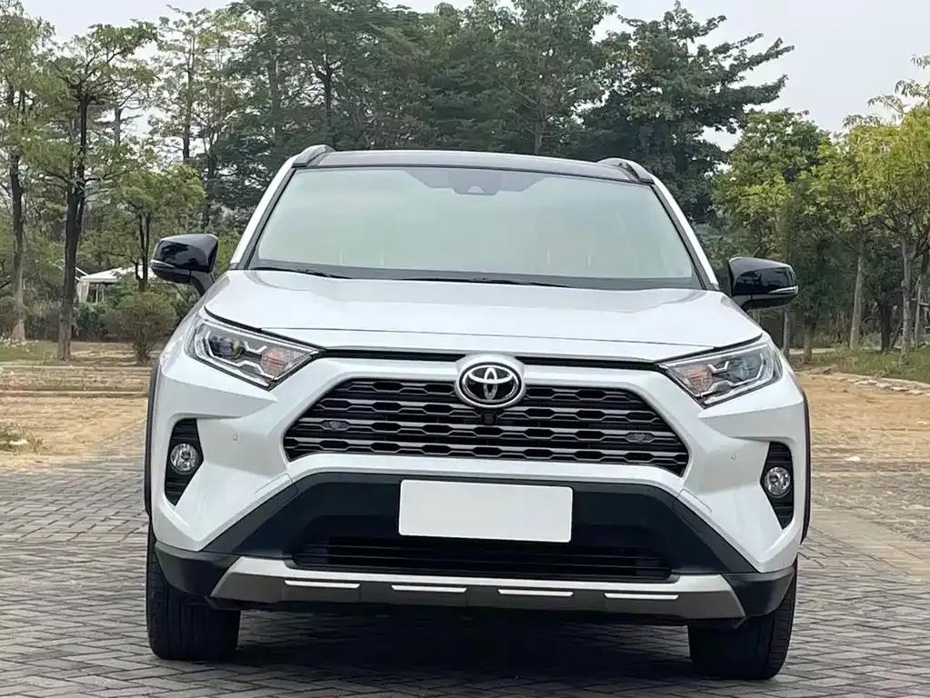 Toyota RAV4 — фото 8