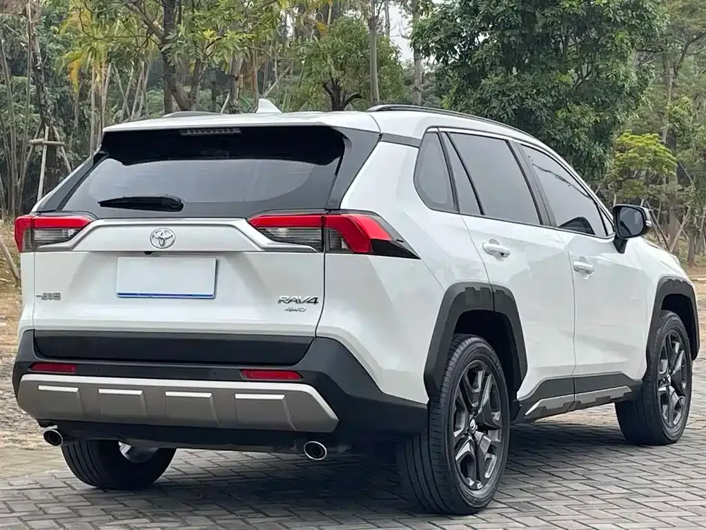 Toyota RAV4 — фото 2
