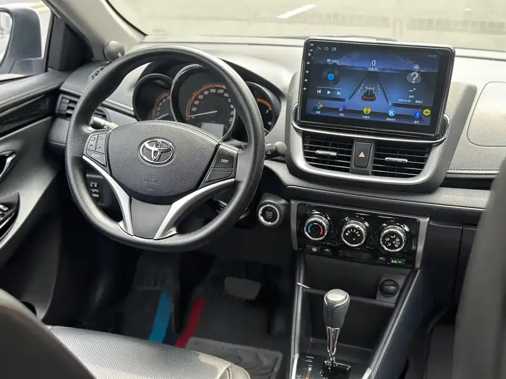 Toyota Yaris L — фото 8