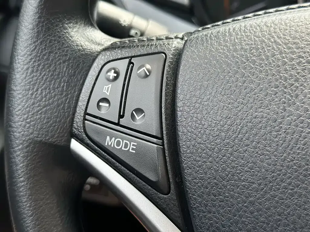 Toyota Yaris L — фото 10