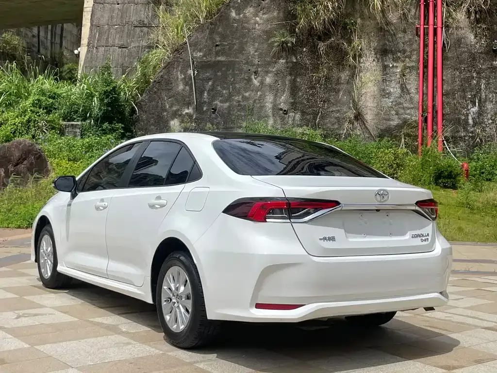 Toyota Corolla — фото 8
