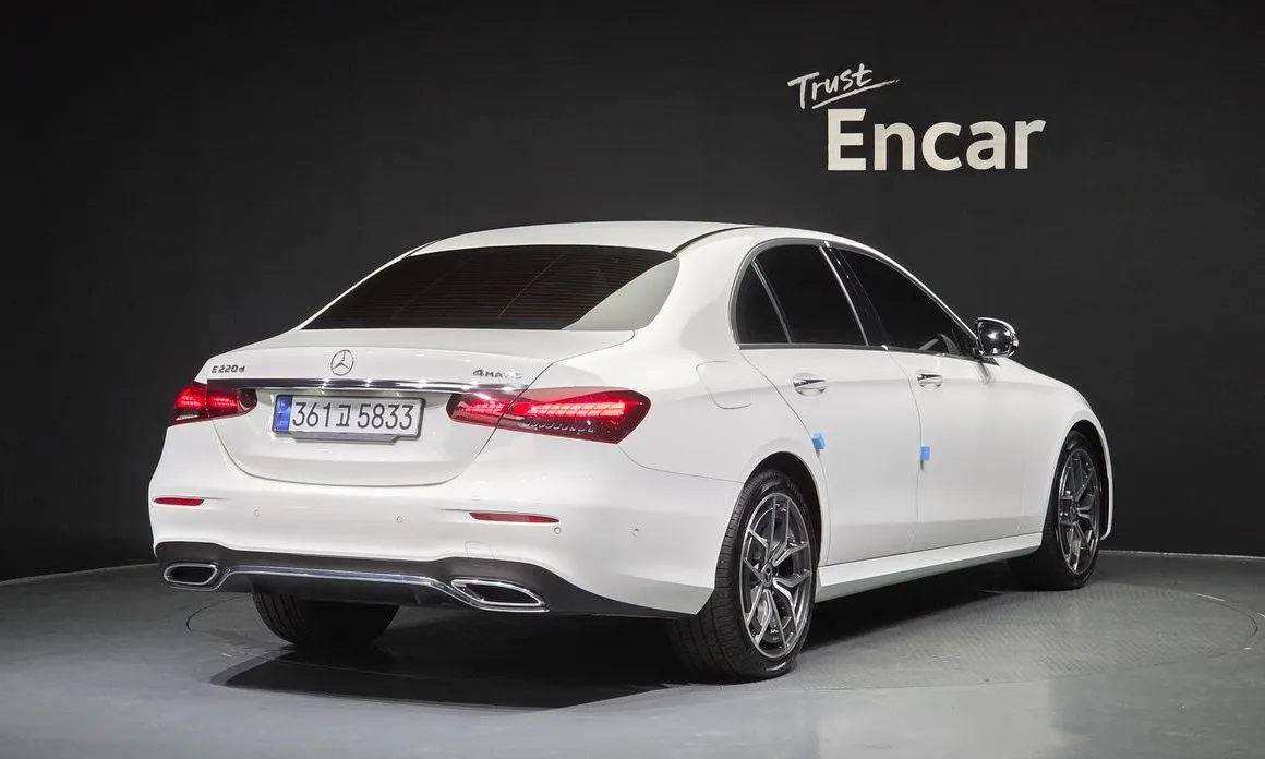 Mercedes-Benz E-Class — фото 10