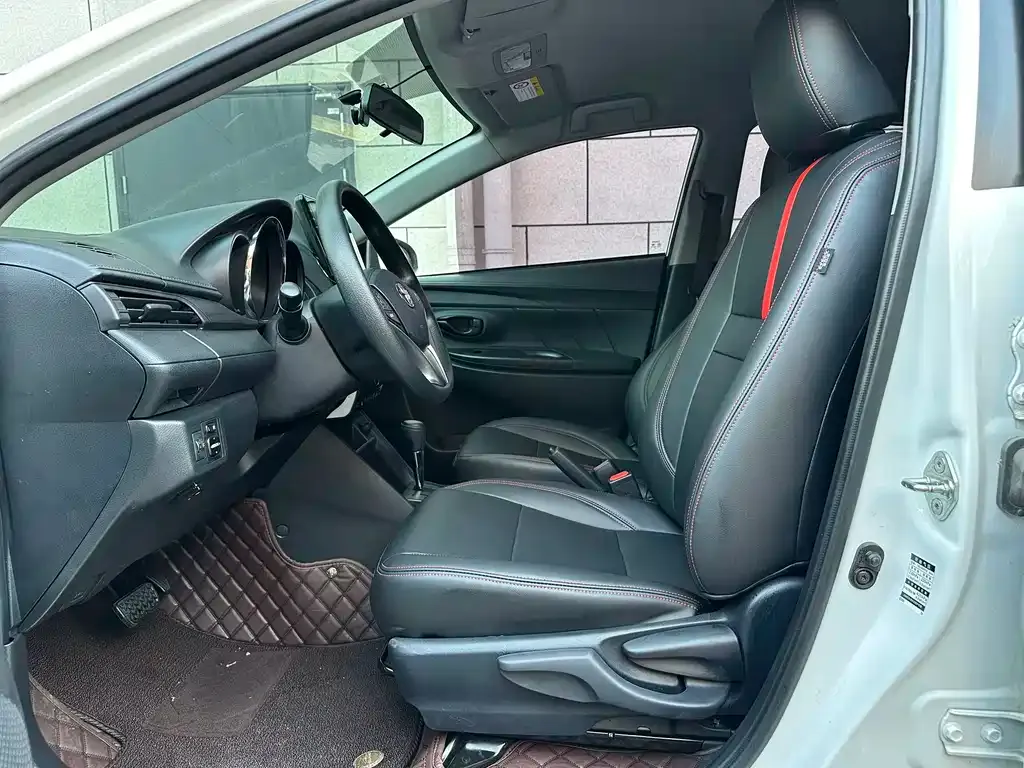 Toyota Yaris L — фото 3