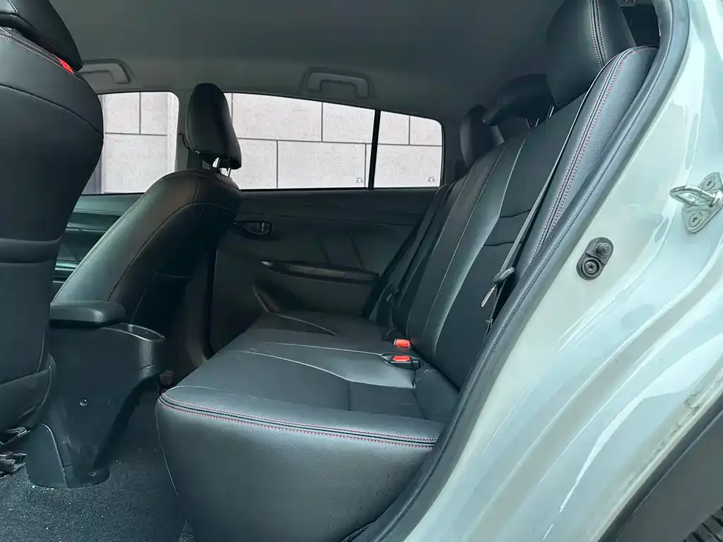Toyota Yaris L — фото 10