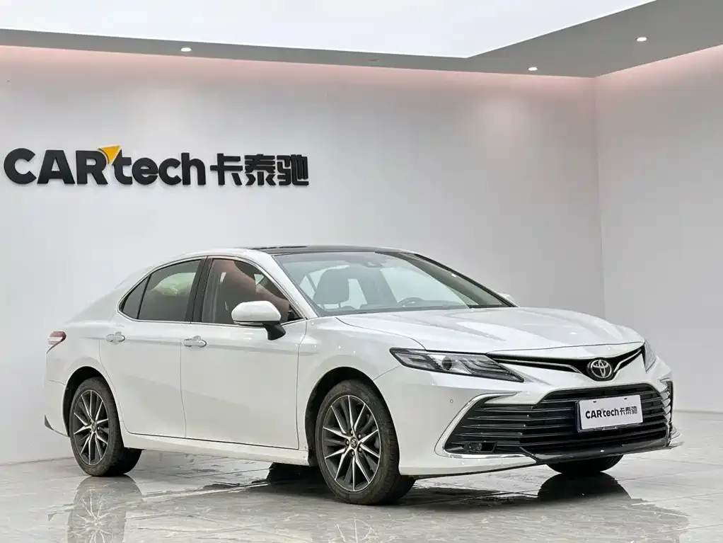 Toyota Camry — фото 5