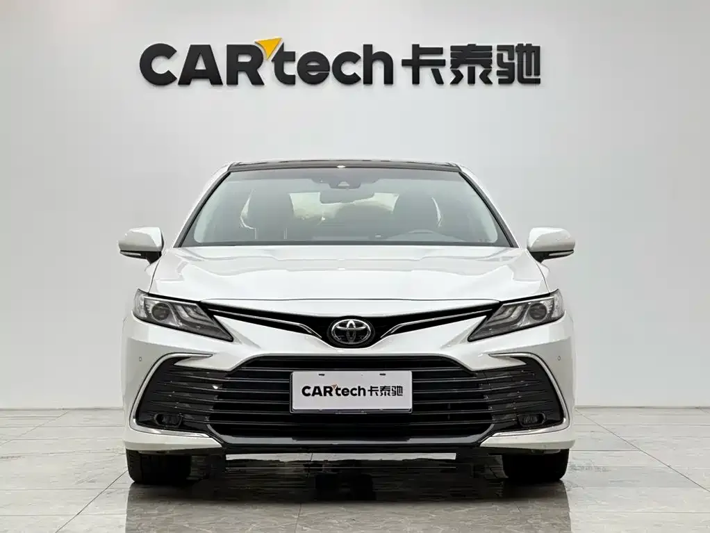 Toyota Camry — фото 3