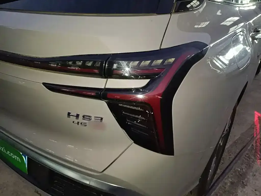 Hongqi HS3 — фото 2