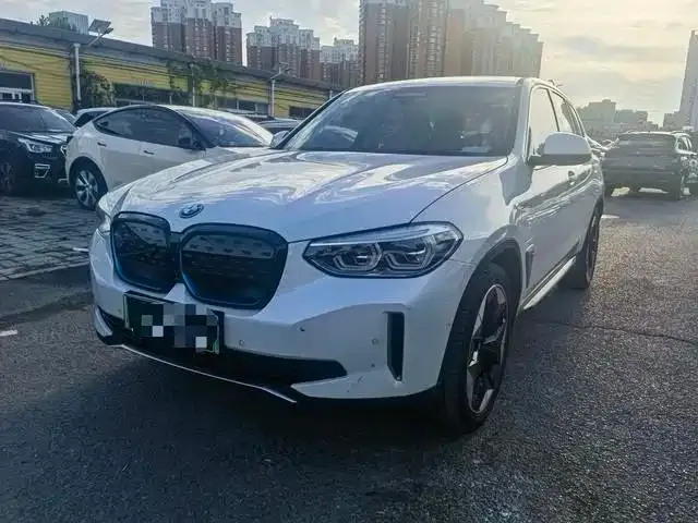 BMW iX3 — фото 1