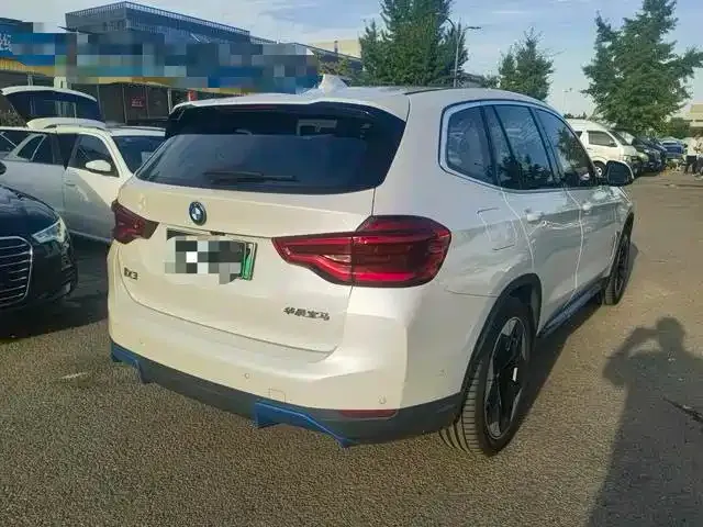 BMW iX3 — фото 10