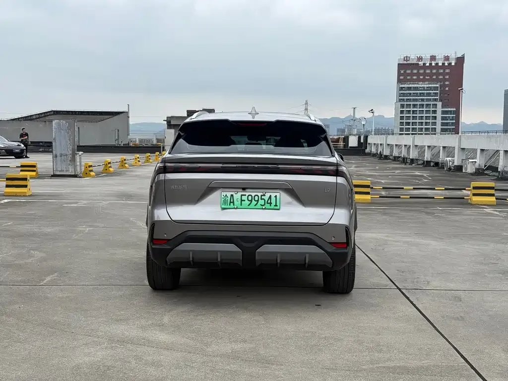 Geely Galaxy L7 — фото 8