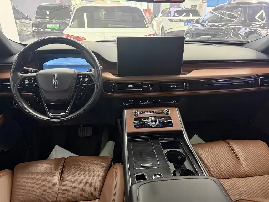 Lincoln Aviator — фото 10