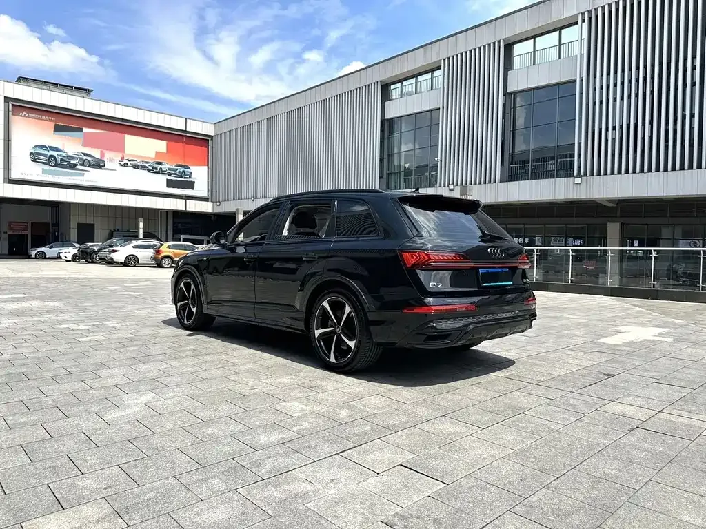 Audi Q7 — фото 7