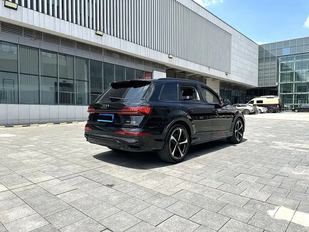 Audi Q7 — фото 9