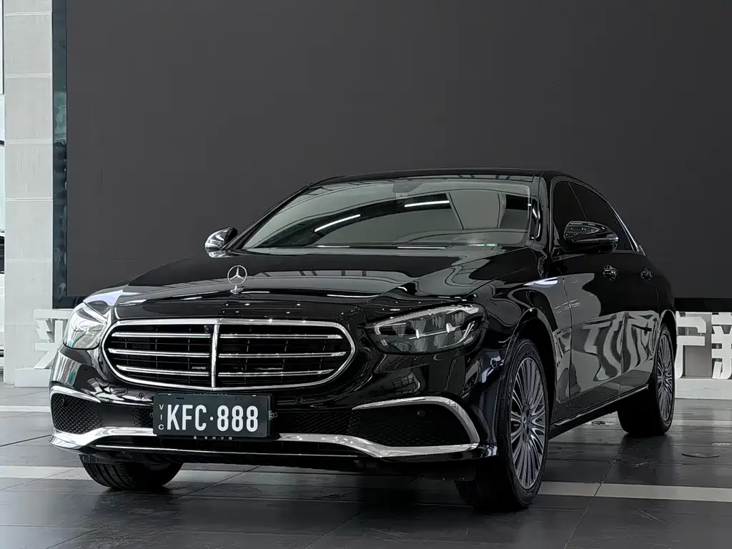 Mercedes-Benz E-Class — фото 1