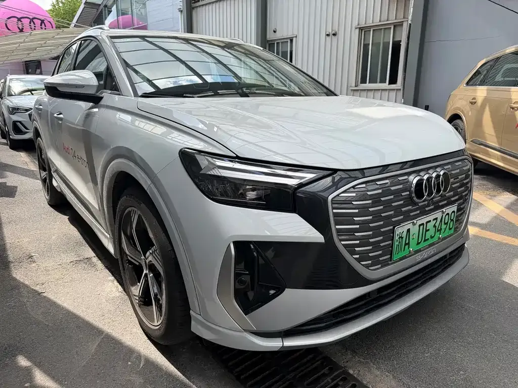 Audi Q4 e-tron — фото 4
