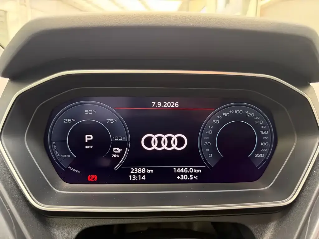 Audi Q4 e-tron — фото 2