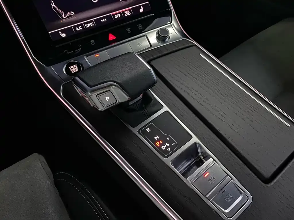 Audi A6L — фото 10
