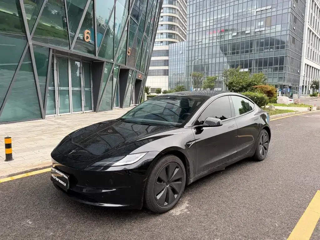 Tesla Model 3 — фото 1
